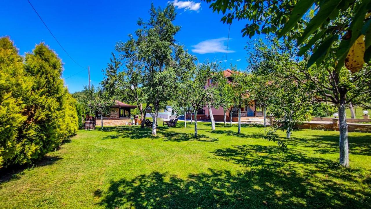 Holiday Home Emir Racic Eksteriør billede